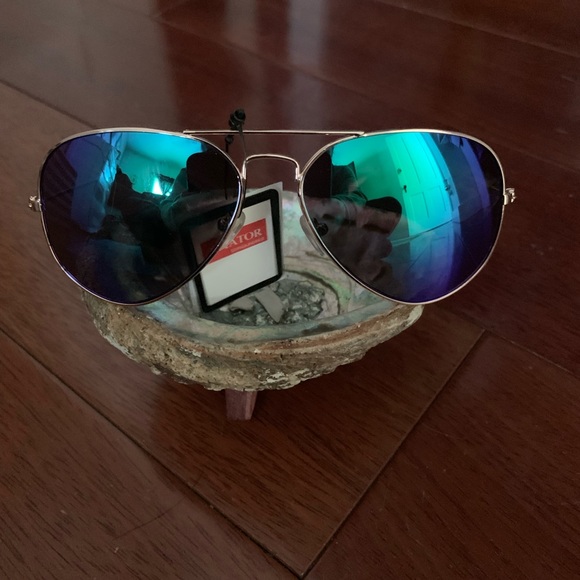 Green Mirror Lensed Aviator Sunglasses - Picture 4 of 8